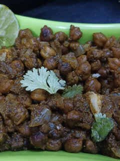 A picture of Kale chana masala.