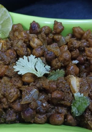 A picture of Kale chana masala.