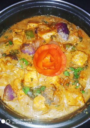 स्मोक्ड कड़ाई पनीर (smoked kadai paneer recipe in Hindi) रेसिपी मुख्य फोटो