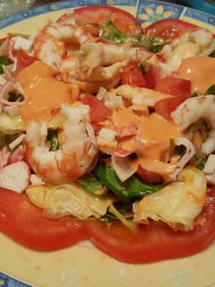 Una foto de Ensalada de cangrejo y langostinos