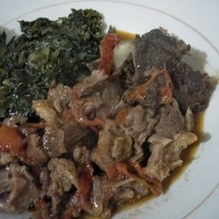 A picture of Beef stewed with greens.
