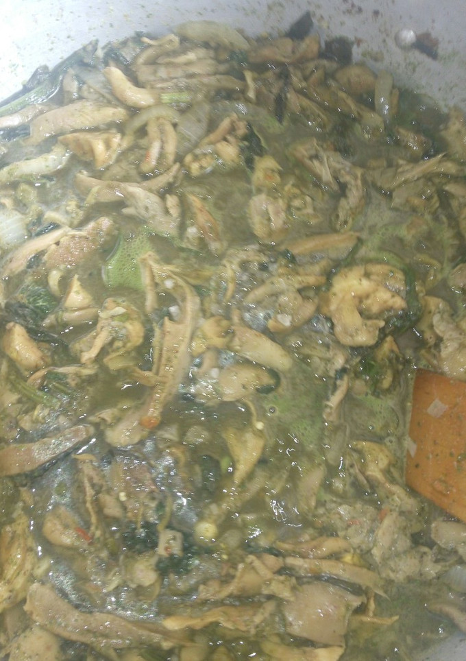 Una foto de Pechuga c/ setas en salsa de hierva santa a la Mario, s
