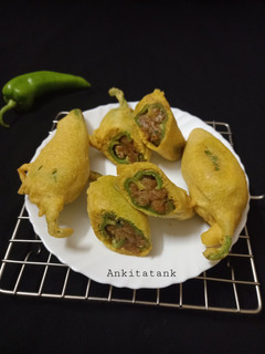 દાબેલી મરચાં ના ભજીયા (Dabeli Marcha Bhajiya Recipe In Gujarati) રેસીપી મુખ્ય ફોટો