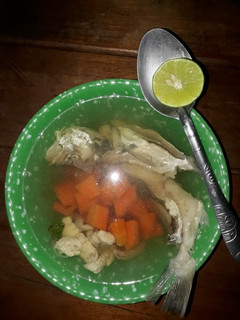 Una foto de Caldo de hueva y pescado....🇸🇻