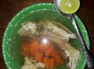 Una foto de Caldo de hueva y pescado....🇸🇻