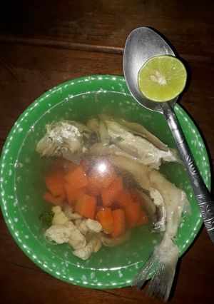 Una foto de Caldo de hueva y pescado....🇸🇻