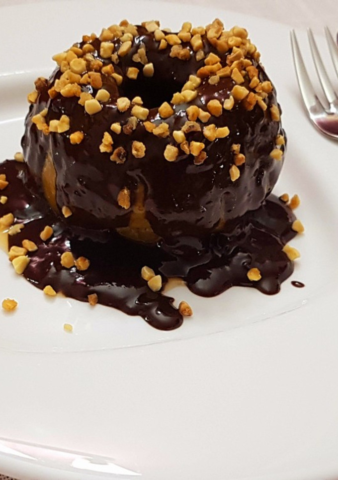 Una foto de Manzana asada bañada de chocolate caliente y almendra
