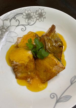 Hình của món Cá hồi sốt chanh dây.