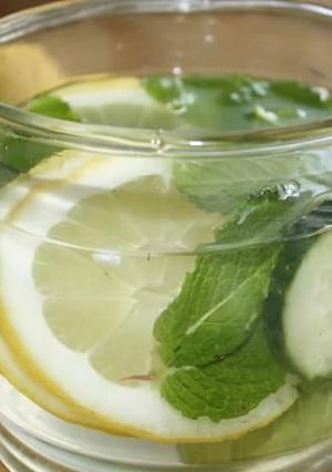 A picture of Detox water for flat tummy.