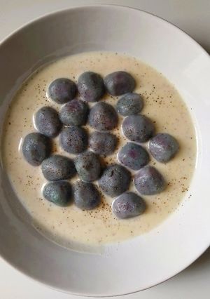 Foto di Gnocchi viola con crema di Parmigiano