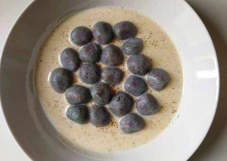 Gnocchi viola con crema di Parmigiano