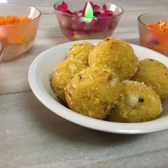 A picture of Kesar coconut ladoo.