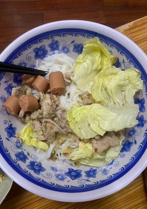 Hình của món Bún thịt heo xào.