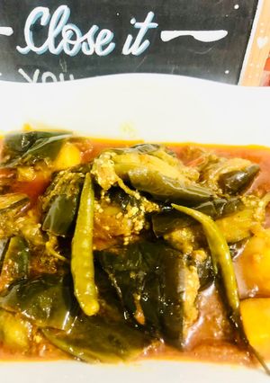 A picture of Brinjal Aloo curry.