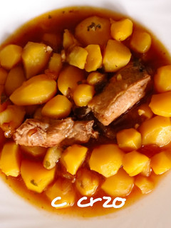 Una foto de Patatas minis con costillas