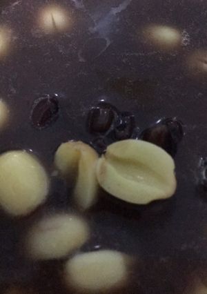 Hình của món Chè đậu đen hạt sen mát lành.