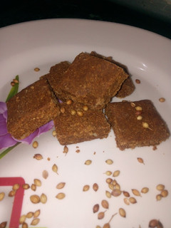 धनिया कतली (dhaniya katli recipe in Hindi) रेसिपी मुख्य फोटो