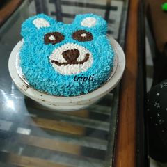 A picture of Teddy bear cake.