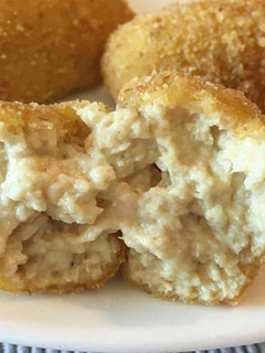 Una foto de Croquetes de pollastre i poma 🍎