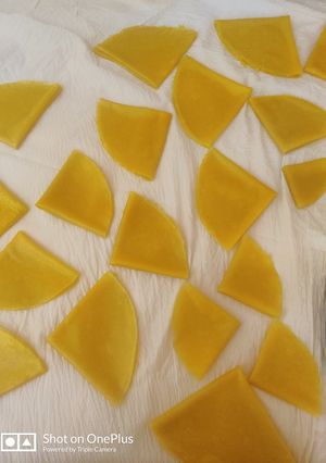 आम पापड़(aam papad recipe in hindi) रेसिपी मुख्य फोटो