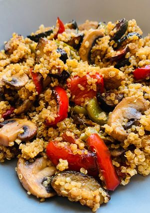 Una foto de Salteado de verduras y quinoa