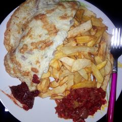 A picture of Potato chips and fried egg.
