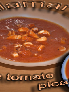 Una foto de Calamares en salsa de tomate