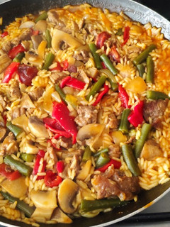Una foto de Arroz con ternera y vegetales