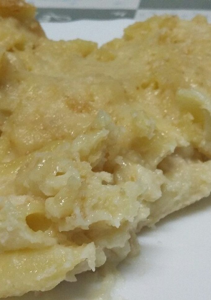 Una foto de Macarrones con bechamel de ajo y doble queso