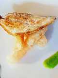 Filetto di orata su letto di zucca in pastella e crema di piselli