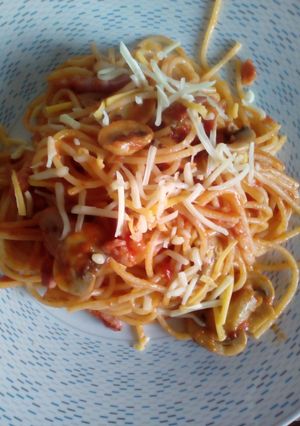 Una foto de Pasta con bacon y champiñones