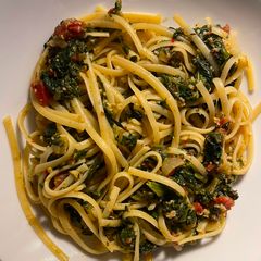 A picture of Linguine Pasta and Spinach.