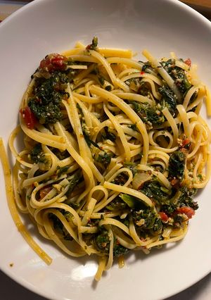 A picture of Linguine Pasta and Spinach.
