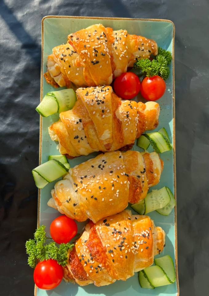 Круасани з шинкою та сиром
