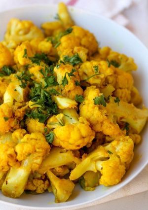 आलू गोभी की सब्जी (aloo Gobi ki sabzi recipe in Hindi) रेसिपी मुख्य फोटो