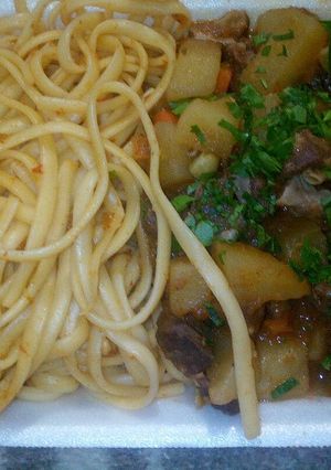 Una foto de Chanfainita con tallarines