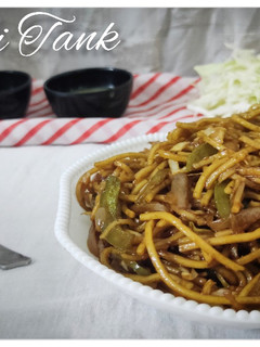 હક્કા નુડલ્સ (Hakka Noodles recipe in Gujarati) રેસીપી મુખ્ય ફોટો