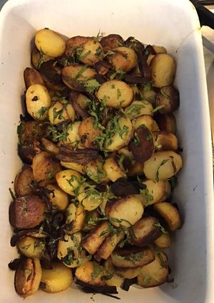 Une photo de Pommes de terre rôties aux cèpes ail persil et graisse de canard