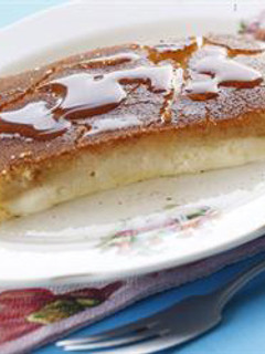 A picture of Semolina and cheese cake - knafeh bi jibneh.