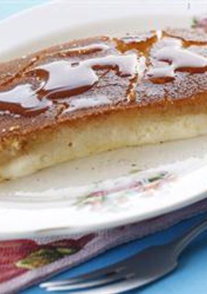 A picture of Semolina and cheese cake - knafeh bi jibneh.