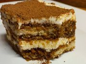 Una foto de tiramisu fácil con queso crema