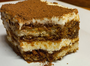 Una foto de Tiramisú con Queso Crema Fácil