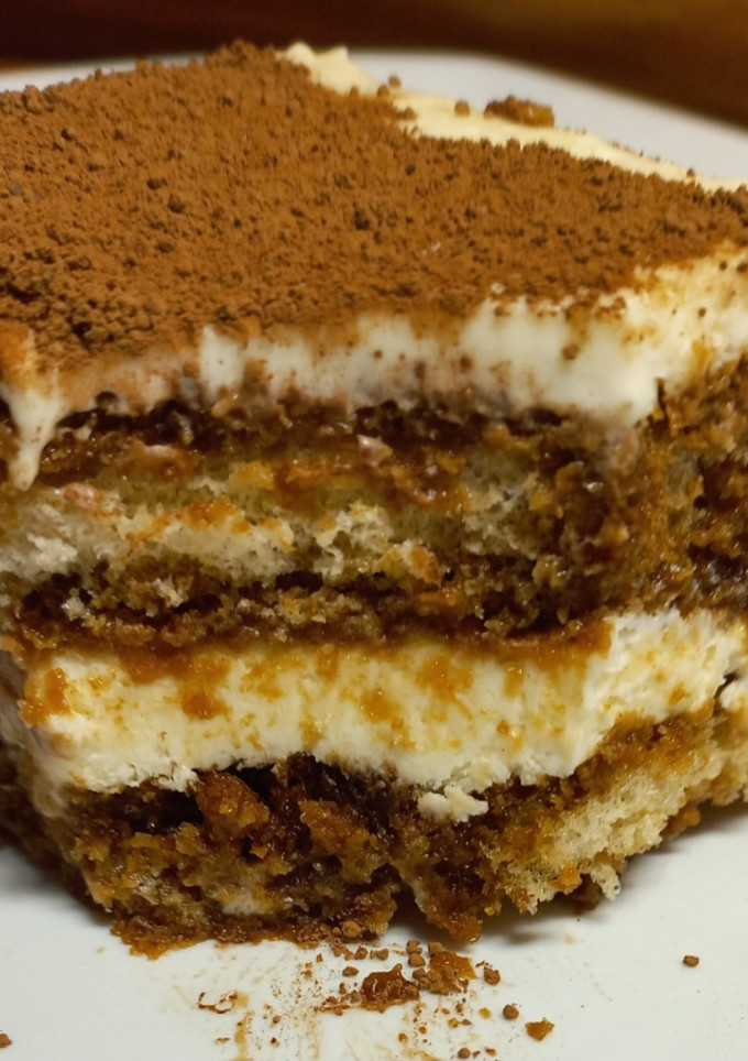Una foto de Tiramisú con Queso Crema Fácil