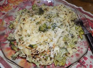 Una foto de Fideos con brócoli al wok