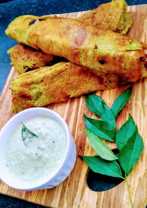 A picture of Pesarattu Dosa /Sprouts whole moong dosa.