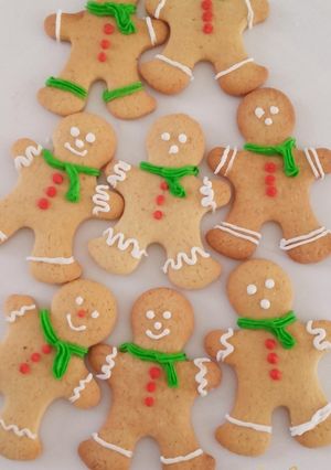 Une photo de Petits bonhommes de Noël sablés au pain d'épices