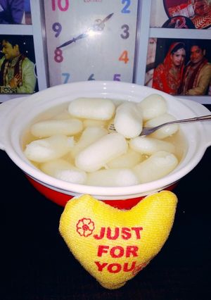 चम् चम् बंगाली मिठाई (cham cham bengali mithai recipe in Hindi) रेसिपी मुख्य फोटो