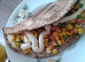 Foto de Lanche de pão sírio com salada