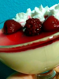Una foto de Cremoso de queso y frutos rojos