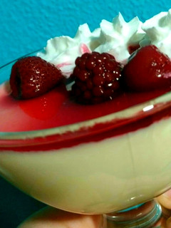 Una foto de Cremoso de queso y frutos rojos